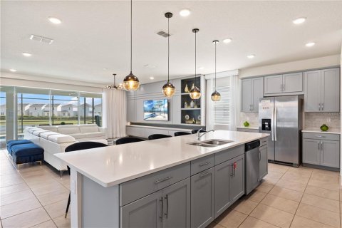 Casa en venta en Kissimmee, Florida, 9 dormitorios, 405.33 m2 № 1898481 - foto 26