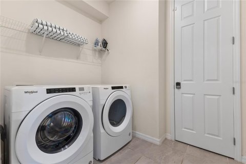 Casa en venta en Kissimmee, Florida, 9 dormitorios, 405.33 m2 № 1898481 - foto 16
