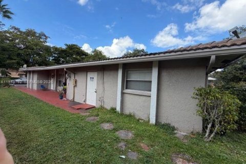 Commercial property in Coral Springs, Florida 354.79 sq.m. № 1997256 - photo 3