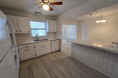 Casa en alquiler en Port Richey, Florida, 2 dormitorios, 130.99 m2 № 1918295 - foto 11