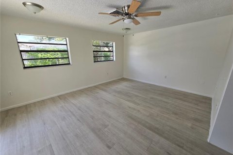 Casa en alquiler en Port Richey, Florida, 2 dormitorios, 130.99 m2 № 1918295 - foto 8