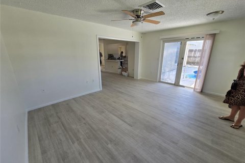 Casa en alquiler en Port Richey, Florida, 2 dormitorios, 130.99 m2 № 1918295 - foto 9