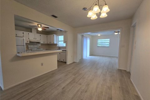 Casa en alquiler en Port Richey, Florida, 2 dormitorios, 130.99 m2 № 1918295 - foto 6