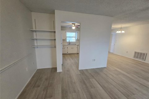Casa en alquiler en Port Richey, Florida, 2 dormitorios, 130.99 m2 № 1918295 - foto 7