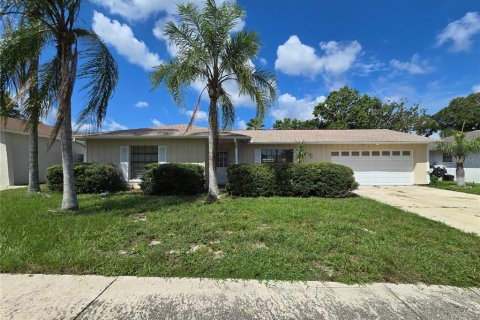 Casa en alquiler en Port Richey, Florida, 2 dormitorios, 130.99 m2 № 1918295 - foto 1