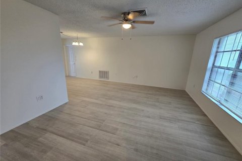 Casa en alquiler en Port Richey, Florida, 2 dormitorios, 130.99 m2 № 1918295 - foto 5