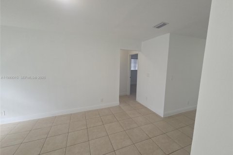 Appartement à louer à Miami, Floride: 3 chambres, 111.48 m2 № 2046356 - photo 12
