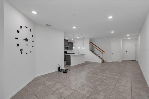 Adosado en alquiler en Kissimmee, Florida, 4 dormitorios, 189.8 m2 № 1916917 - foto 3