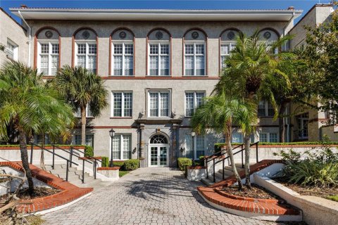 Condo à Saint Petersburg, Floride, 2 chambres № 2410377