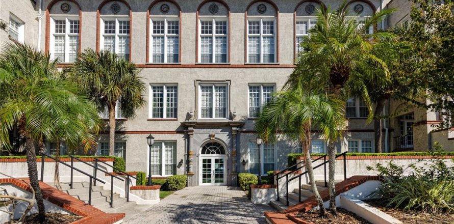 Condo à Saint Petersburg, Floride, 2 chambres № 2410377