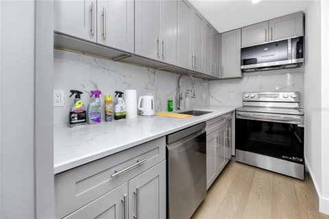 Copropriété à louer à Saint Petersburg, Floride: 2 chambres, 91.51 m2 № 2410377 - photo 15