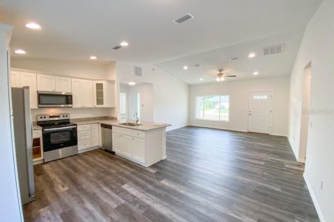 House in Ocala, Florida 3 bedrooms, 122.91 sq.m. № 1913055 - photo 3