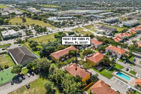 Touwnhouse à vendre à Miami, Floride: 3 chambres, 136.57 m2 № 2004526 - photo 4