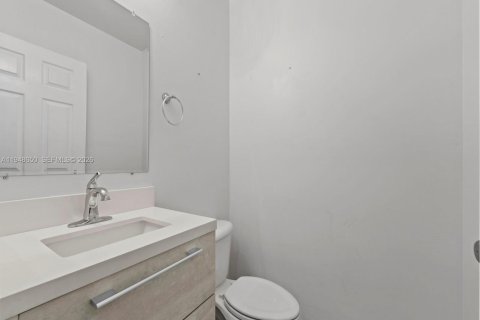 Touwnhouse à vendre à Miami, Floride: 3 chambres, 136.57 m2 № 2004526 - photo 12