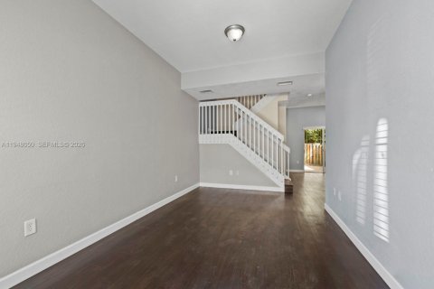 Touwnhouse à vendre à Miami, Floride: 3 chambres, 136.57 m2 № 2004526 - photo 22