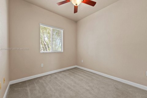 Touwnhouse à vendre à Miami, Floride: 3 chambres, 136.57 m2 № 2004526 - photo 27