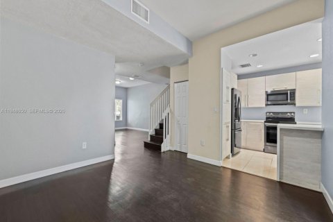 Touwnhouse à vendre à Miami, Floride: 3 chambres, 136.57 m2 № 2004526 - photo 16