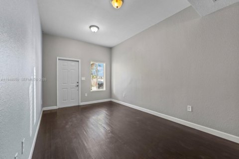 Touwnhouse à vendre à Miami, Floride: 3 chambres, 136.57 m2 № 2004526 - photo 10