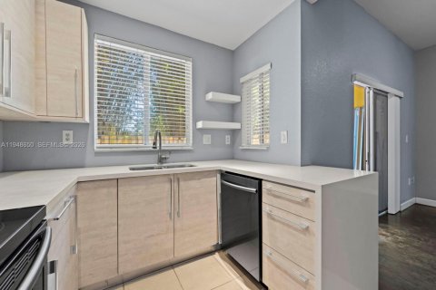 Touwnhouse à vendre à Miami, Floride: 3 chambres, 136.57 m2 № 2004526 - photo 20