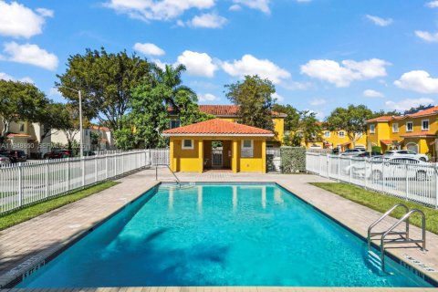 Touwnhouse à vendre à Miami, Floride: 3 chambres, 136.57 m2 № 2004526 - photo 8