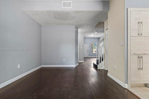 Touwnhouse à vendre à Miami, Floride: 3 chambres, 136.57 m2 № 2004526 - photo 15