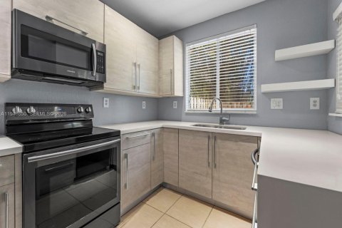 Touwnhouse à vendre à Miami, Floride: 3 chambres, 136.57 m2 № 2004526 - photo 17