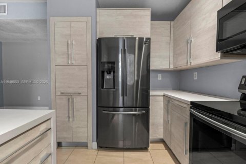 Touwnhouse à vendre à Miami, Floride: 3 chambres, 136.57 m2 № 2004526 - photo 19