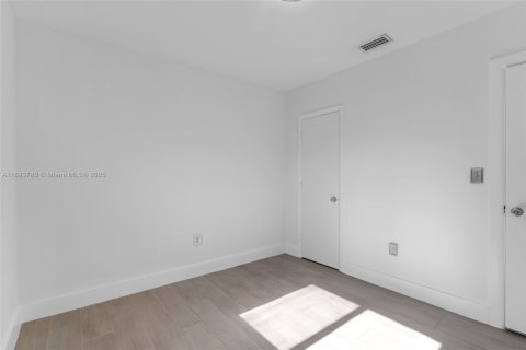 Villa ou maison à louer à Miami, Floride: 3 chambres, 138.24 m2 № 1945602 - photo 22