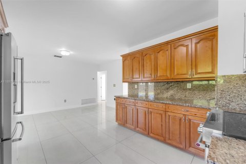 Villa ou maison à louer à Miami, Floride: 3 chambres, 138.24 m2 № 1945602 - photo 11