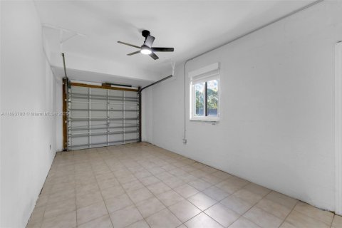 Villa ou maison à louer à Miami, Floride: 3 chambres, 138.24 m2 № 1945602 - photo 23