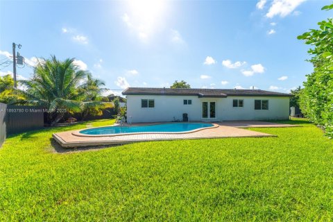 Villa ou maison à louer à Miami, Floride: 3 chambres, 138.24 m2 № 1945602 - photo 2