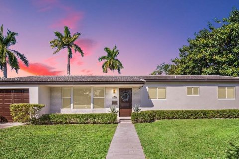 Villa ou maison à louer à Miami, Floride: 3 chambres, 138.24 m2 № 1945602 - photo 1