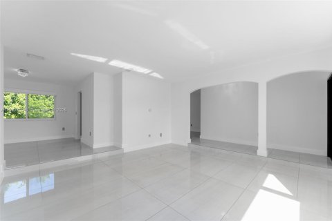 Villa ou maison à louer à Miami, Floride: 3 chambres, 138.24 m2 № 1945602 - photo 6