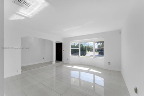 Villa ou maison à louer à Miami, Floride: 3 chambres, 138.24 m2 № 1945602 - photo 7
