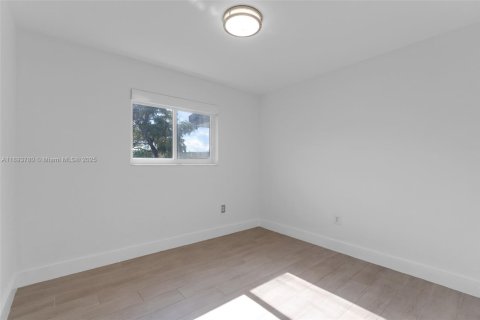 Villa ou maison à louer à Miami, Floride: 3 chambres, 138.24 m2 № 1945602 - photo 21