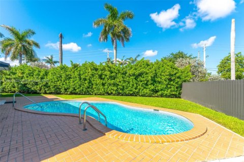 Villa ou maison à louer à Miami, Floride: 3 chambres, 138.24 m2 № 1945602 - photo 27