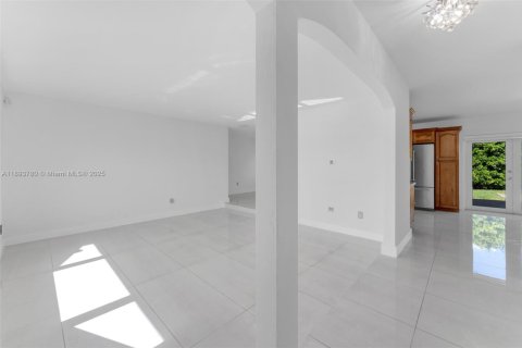 Villa ou maison à louer à Miami, Floride: 3 chambres, 138.24 m2 № 1945602 - photo 5