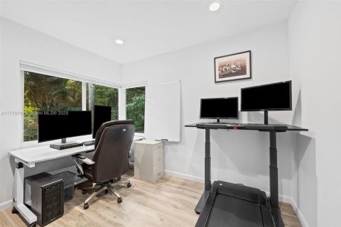 Commercial property in Fort Lauderdale, Florida № 1861830 - photo 13