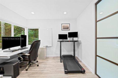 Commercial property in Fort Lauderdale, Florida № 1861830 - photo 14