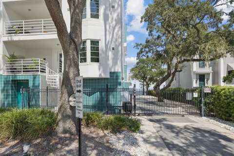 Condominio en venta en Tampa, Florida, 2 dormitorios, 120.4 m2 № 1907652 - foto 2