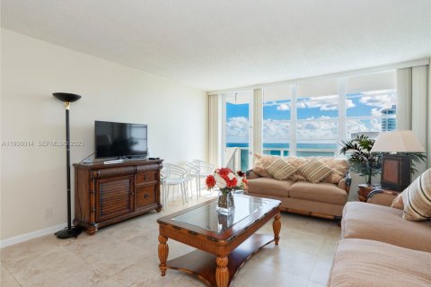 Copropriété à vendre à Hollywood, Floride: 2 chambres, 115.94 m2 № 1994149 - photo 3