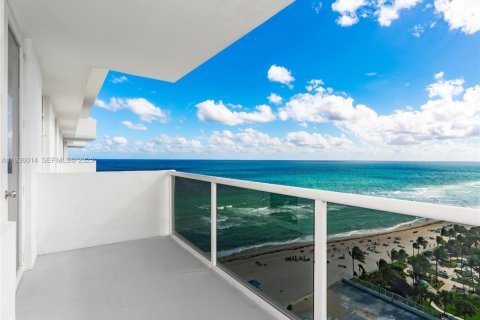 Copropriété à vendre à Hollywood, Floride: 2 chambres, 115.94 m2 № 1994149 - photo 19