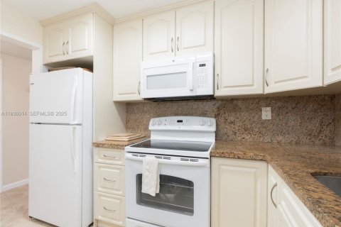 Copropriété à vendre à Hollywood, Floride: 2 chambres, 115.94 m2 № 1994149 - photo 6