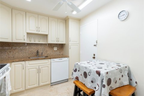 Copropriété à vendre à Hollywood, Floride: 2 chambres, 115.94 m2 № 1994149 - photo 7