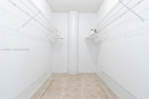 Copropriété à vendre à Hollywood, Floride: 2 chambres, 115.94 m2 № 1994149 - photo 13