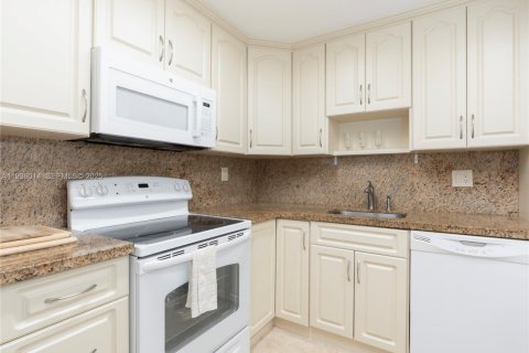 Copropriété à vendre à Hollywood, Floride: 2 chambres, 115.94 m2 № 1994149 - photo 5