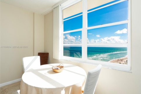 Copropriété à vendre à Hollywood, Floride: 2 chambres, 115.94 m2 № 1994149 - photo 12