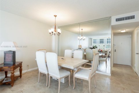 Copropriété à vendre à Hollywood, Floride: 2 chambres, 115.94 m2 № 1994149 - photo 4