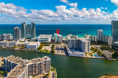 Copropriété à vendre à Hollywood, Floride: 2 chambres, 115.94 m2 № 1994149 - photo 18