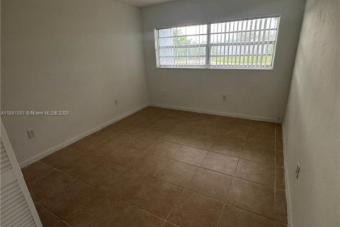 Снять в аренду квартиру в Майами, Флорида 2 спальни, 83.61м2, № 1922400 - фото 14